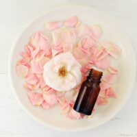 Struggling with Dry Skin? Use These Essential Oils