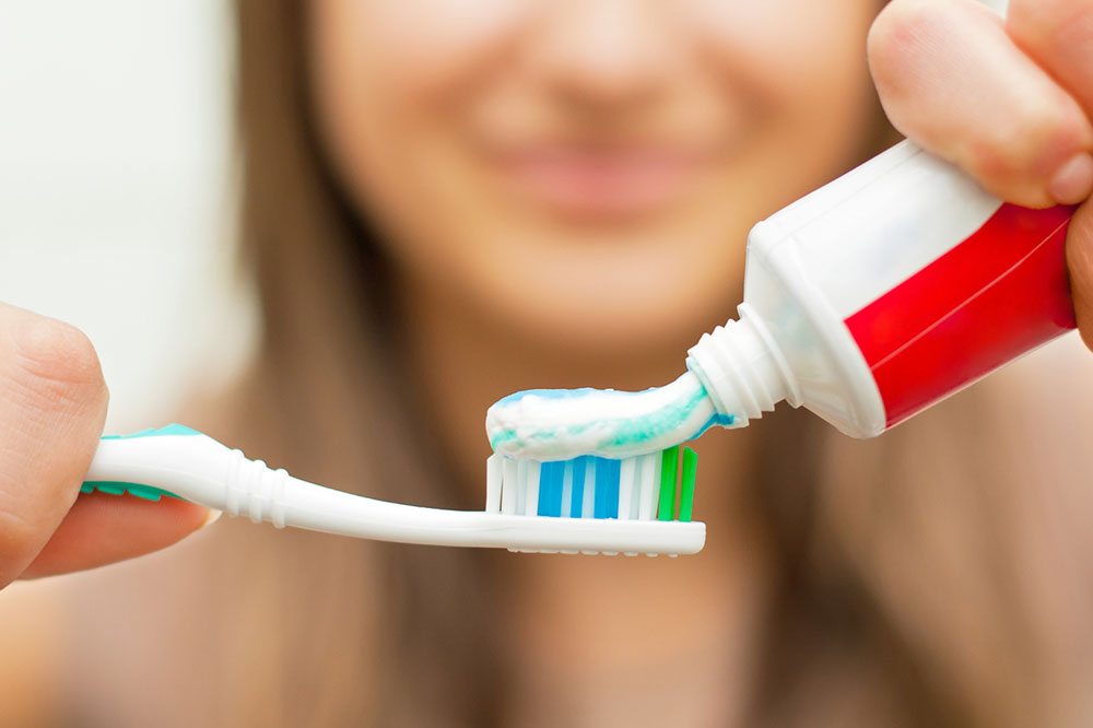 5 Effective DIY Teeth Whitening Tips